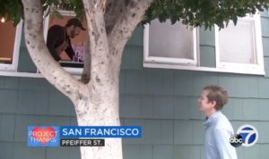 Aspiring Barista Uses Coffee Shop Supplies to Make Free Drinks for Essential Workers From His Window Aspiring Barista Uses Coffee Shop Supplies to Make Free Drinks for Essential Workers From His Window