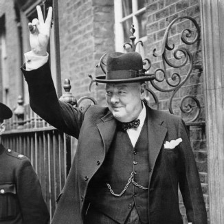 Churchill_V_sign_1940-pubdomain