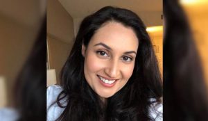 Doctor Left Crying After Officer Pulls Her Over For Speeding But Gives Her Face Masks Instead of a Ticket Doctor Left Crying After Officer Pulls Her Over For Speeding But Gives Her Face Masks Instead of a Ticket
