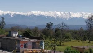 Himalayan Mountaintops Visible for the First Time in 30 Years as Air Pollution Continues to Plummet in India Himalayan Mountaintops Visible for the First Time in 30 Years as Air Pollution Continues to Plummet in India