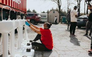 People Are Installing Portable Hand-Washing Sinks for the Homeless in Cities Across the US People Are Installing Portable Hand-Washing Sinks for the Homeless in Cities Across the US