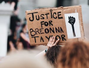 26-0 Vote Passes the ‘Breonna Law’ Banning No-Knock Police Raids in Kentucky Justice for Breonna pubdomain LOGAN WEAVER LGNWVRPRTRTS on IG