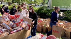 School’s Food Drive to Help Those Affected By Looting in Minneapolis Turns Into Tsunami of Grocery Bags Deliveries School’s Food Drive to Help Those Affected By Looting in Minneapolis Turns Into Tsunami of Grocery Bags Deliveries