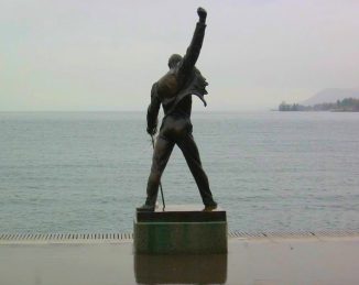 Freddie_Mercury-statue_Lake Geneva-CC-S_Werner